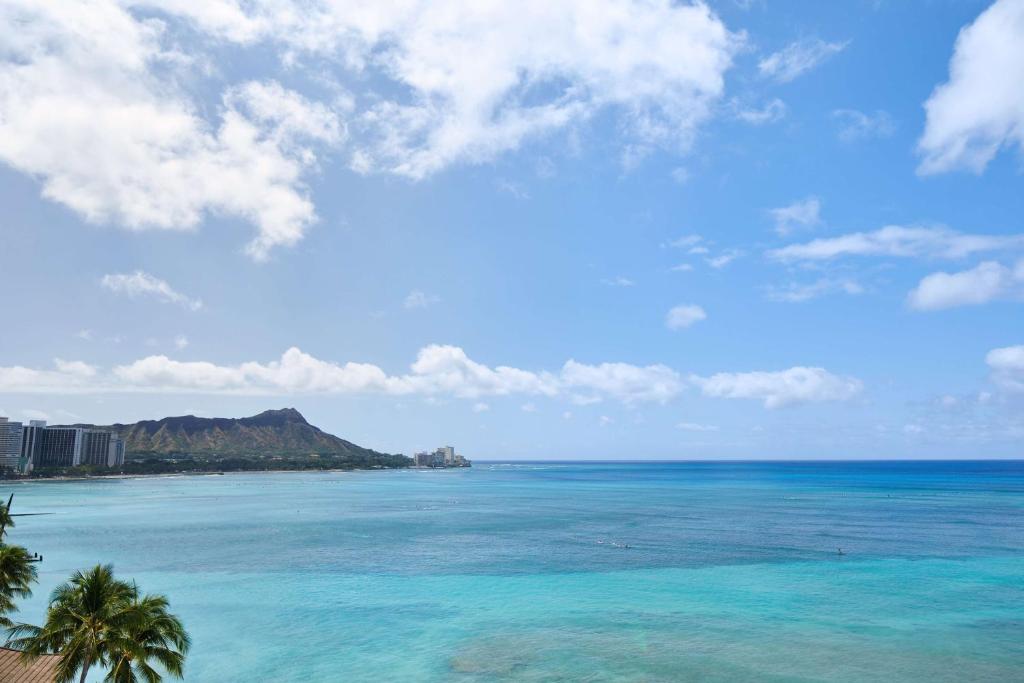 OUTRIGGER Reef Waikiki Beach Resort photo