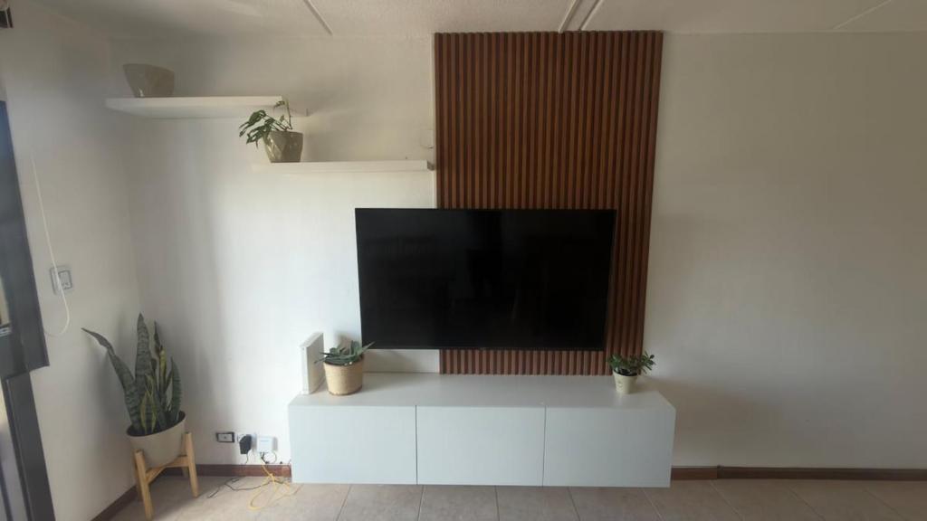 a flat screen tv sitting on top of a white table at Hostel All inclusive in Zárate