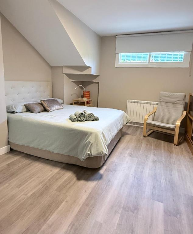 IFEMA Airport Independent Studio with private bathroom one double bed Optional second bedroom