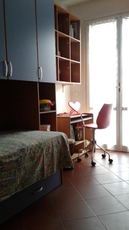 a bedroom with a bed and a desk and a chair at B&B Lo Spazio Magico in San Martino