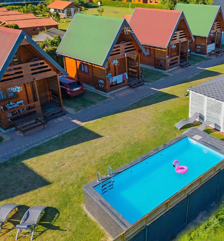 an overhead view of a house with a swimming pool at Domki Maks in Bobolin