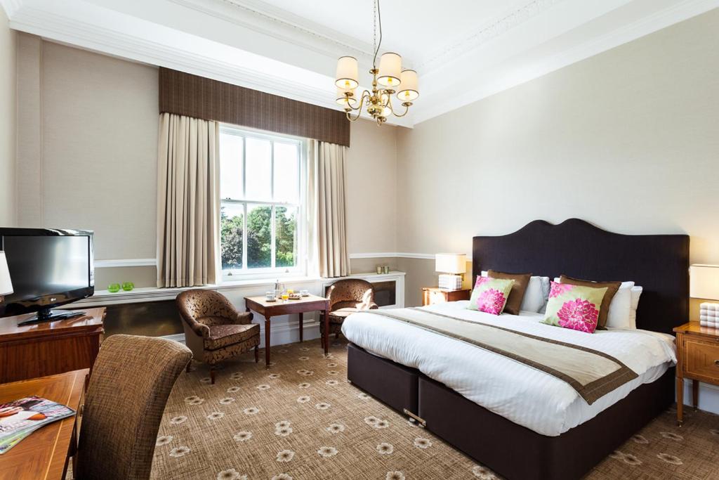 Down Hall Hotel - 