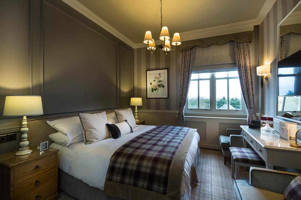 Down Hall Hotel - 
