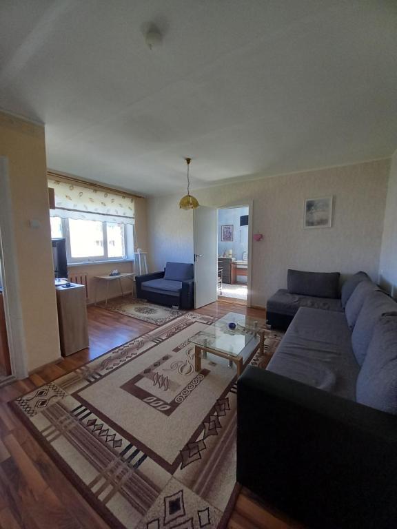 a living room with a couch and a table at Peatuspaik Paides in Paide