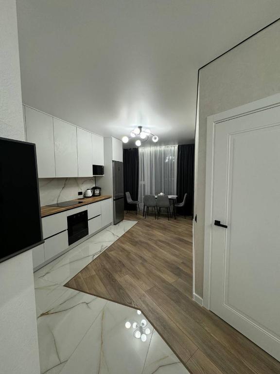 a living room with a kitchen and a dining room at ЖК Акварель 8 in Odesa