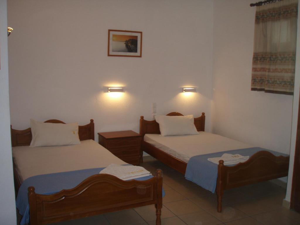 Postel nebo postele na pokoji v ubytování Eros-Iros Portside Stays Skiathos