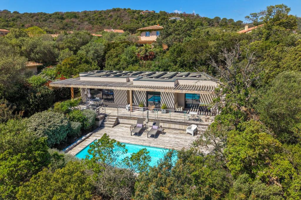 Villa pool heated, nature, beach & comfort