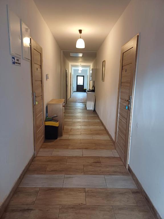 a hallway with two doors and a hallway with a hallwayngth at Agroturystyka W Stadninie Koni in Maszyce