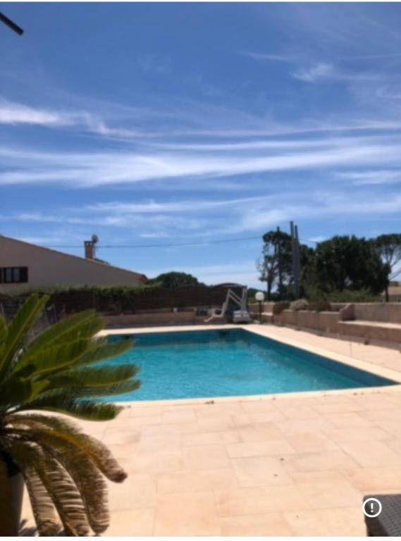 Maison familiale trois chambres piscine privée la villa bois d Olivier
