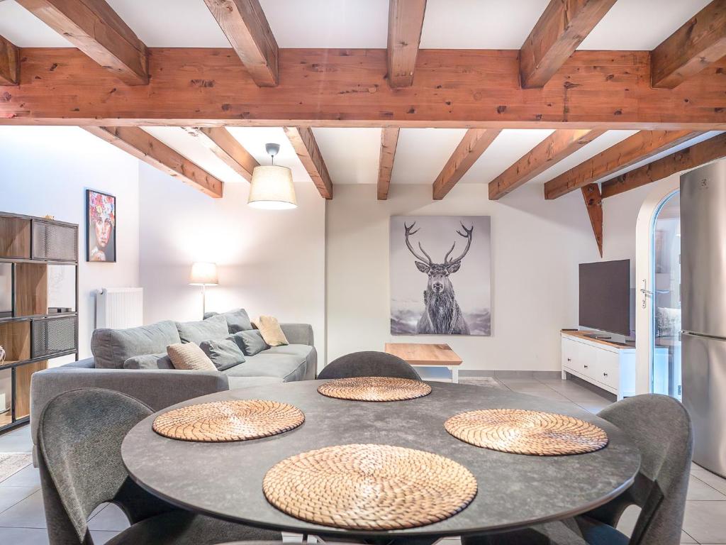 a living room with two tables and a couch at Duplex 80m2 AC I Balcon Parking I Route des Vins in Marlenheim