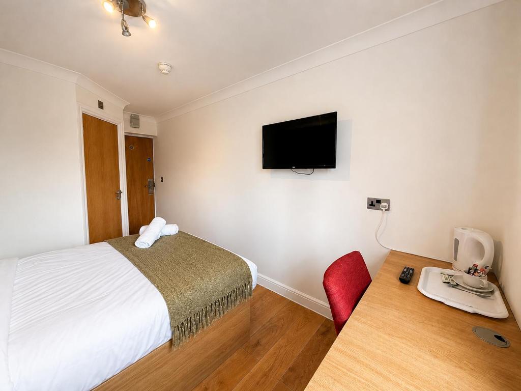 The Gables Aparthotel by Yoko Property - Double Room With Private Bathroom