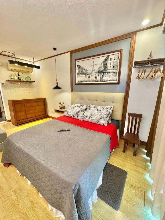a bedroom with a large bed in a room at A Comfy Place in Tagaytay in Sampong