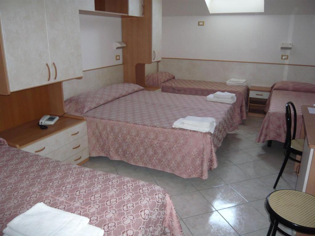 Hotel Calipso - Family Room Attic With Private Bathroom