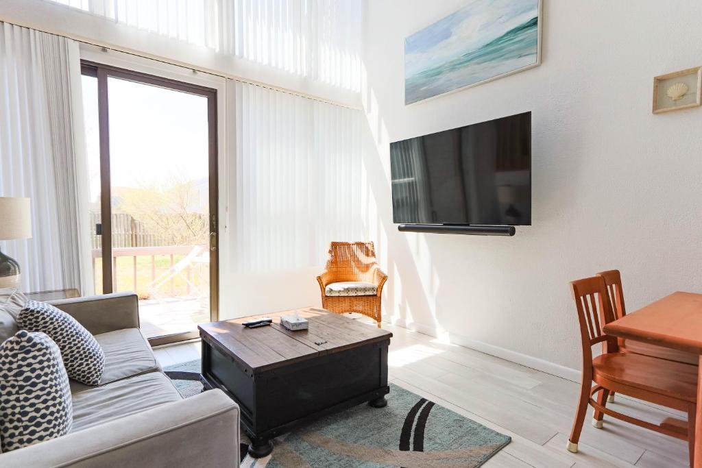 The Surf Club Resort - 