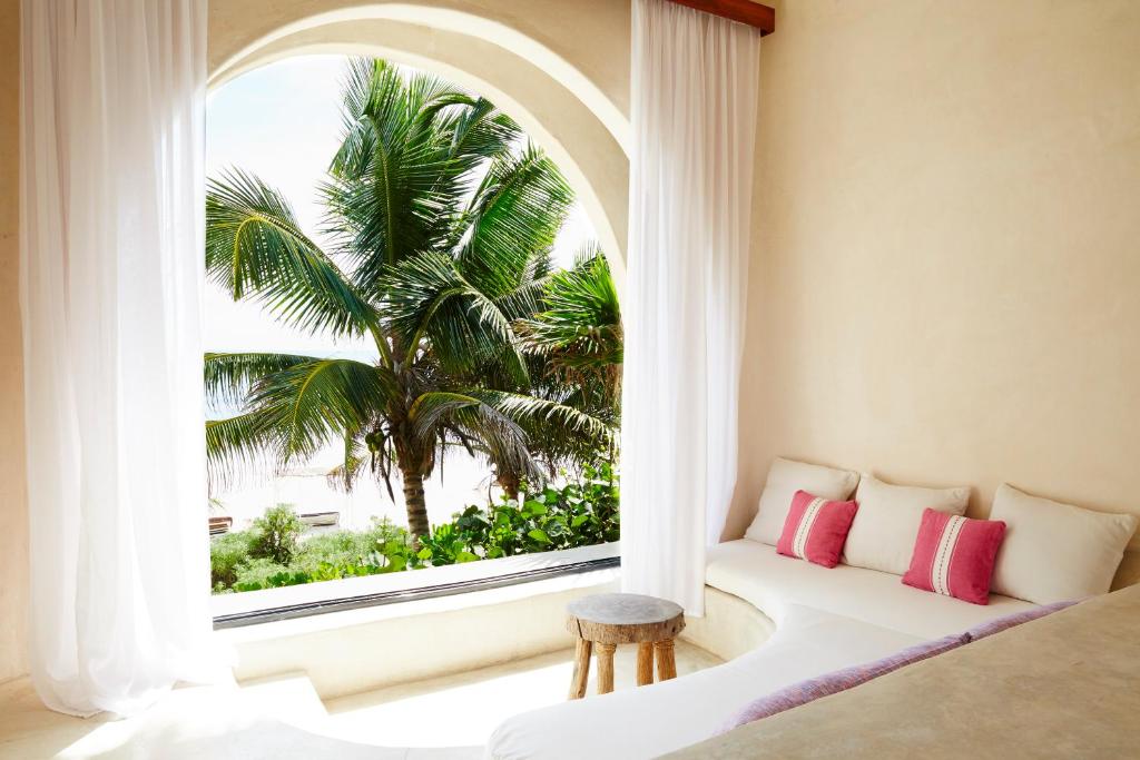 Postel nebo postele na pokoji v ubytování Papaya Playa Project, Tulum, a Member of Design Hotels