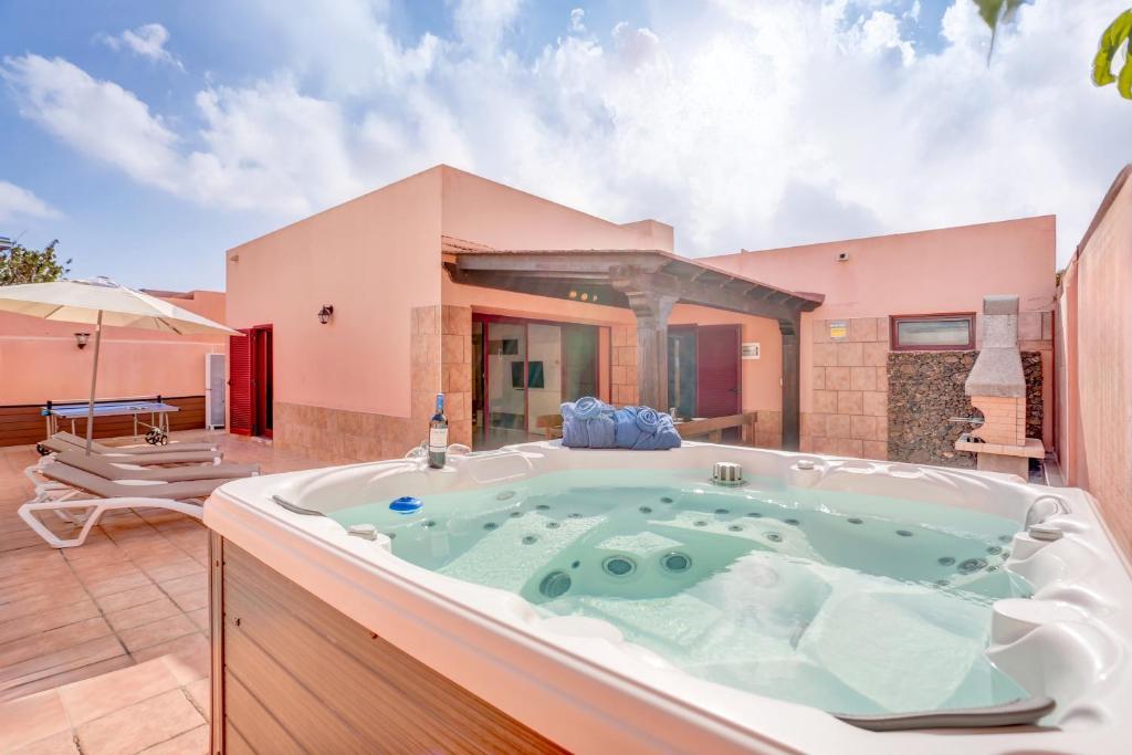 a bath tub in the middle of a house at Villa Malva in Corralejo