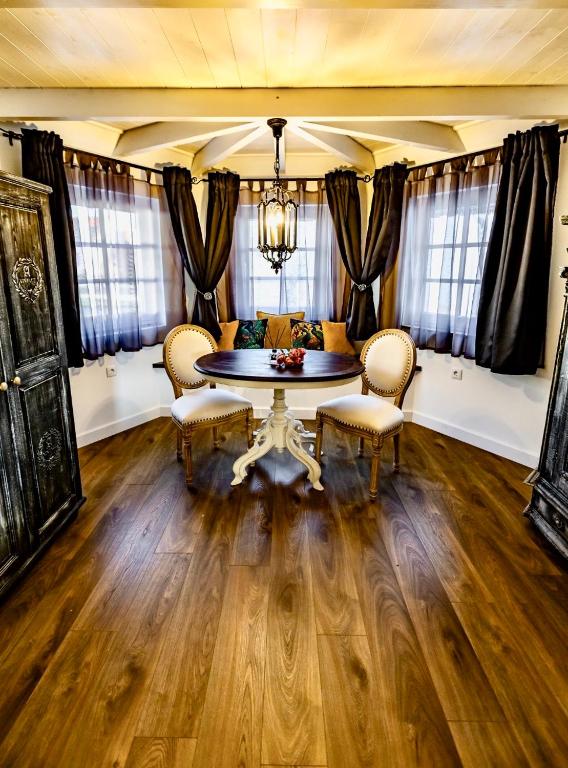 a living room with a table and chairs and a couch at Gémes Vendégház in Vitnyéd