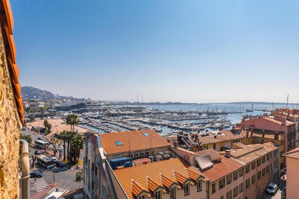 HISTORICAL CENTER 70 sqm SEAVIEW PALAIS
