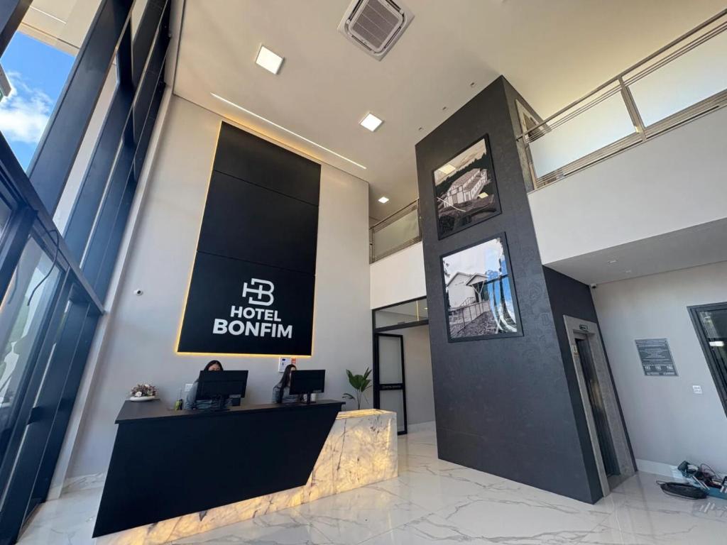 an office with a reception desk in a building at Hotel Bonfim in Silvânia