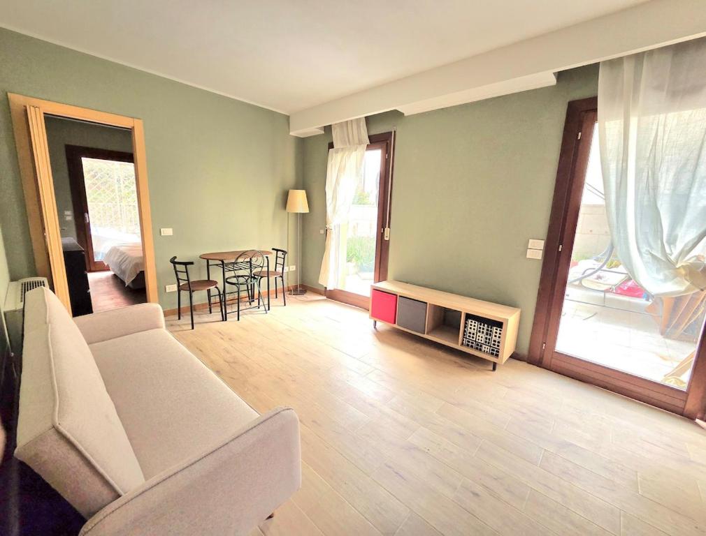 Riverside Private Garden Apartment Lungarno del Tempio