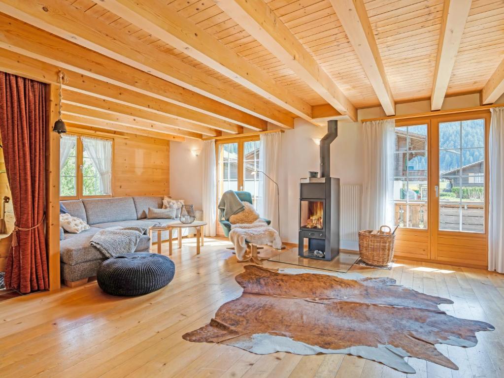 a living room with a couch and a fireplace at Alpenchalet mit Charme in Lenk