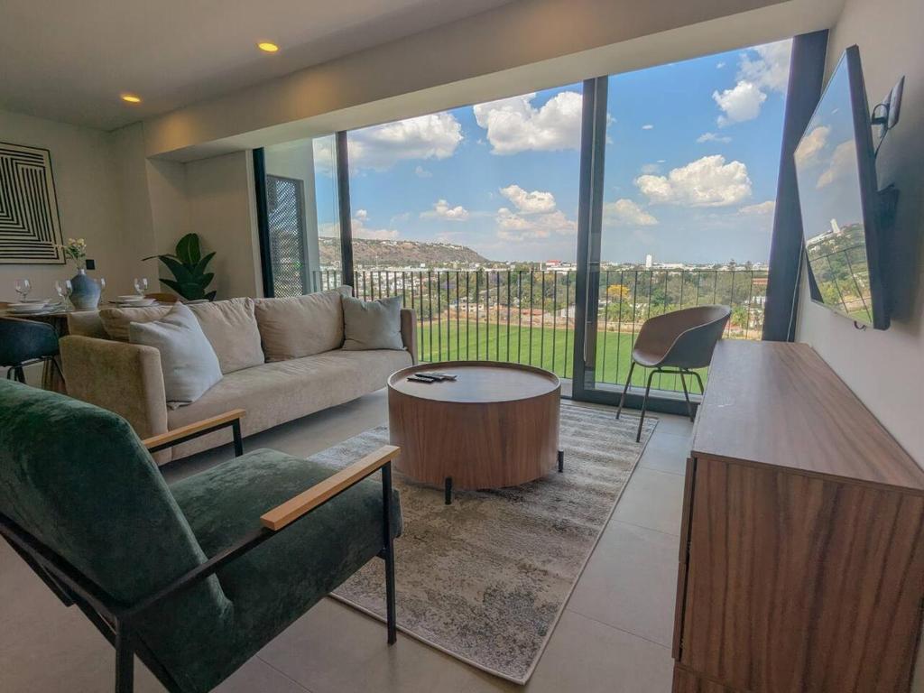 a living room with a couch and a table at (Luxury Apartment en Punto Sur in Los Gavilanes