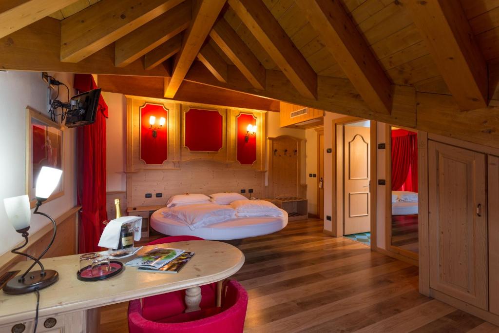 Postel nebo postele na pokoji v ubytování Hotel Arisch