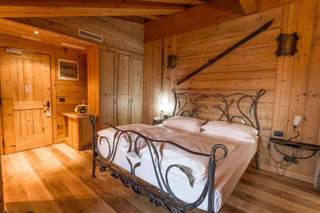 Postel nebo postele na pokoji v ubytování Hotel Arisch