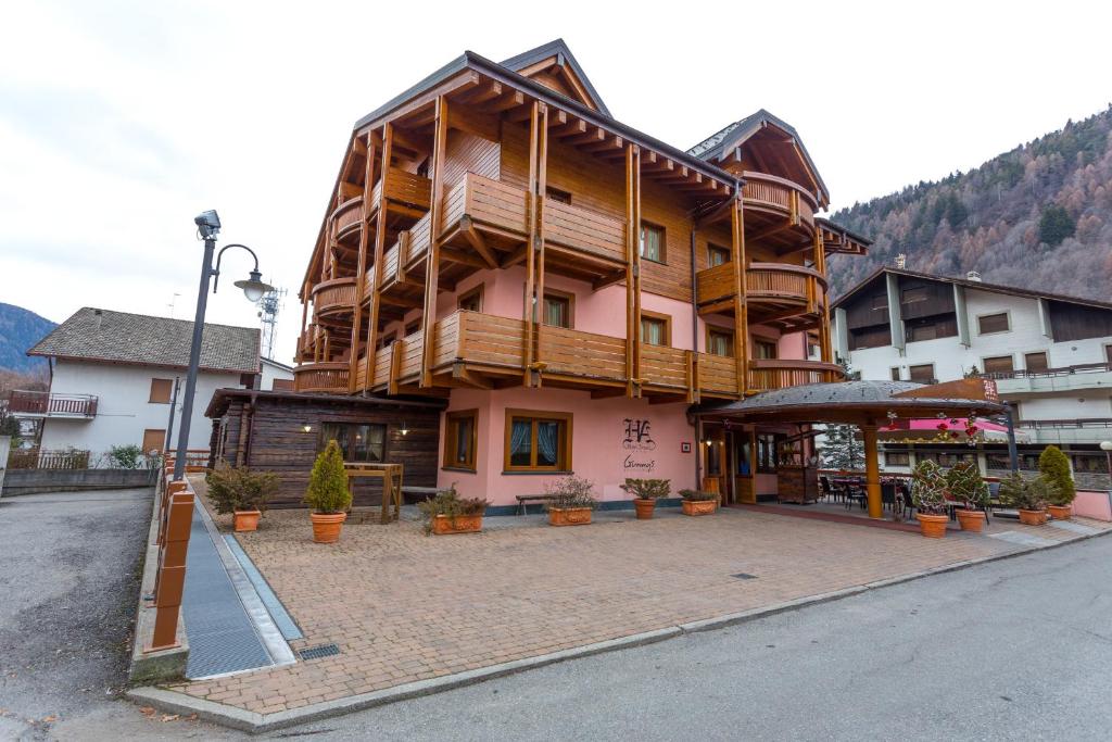 Nespecifikovaný výhled na hory nebo výhled na hory při pohledu z hotelu