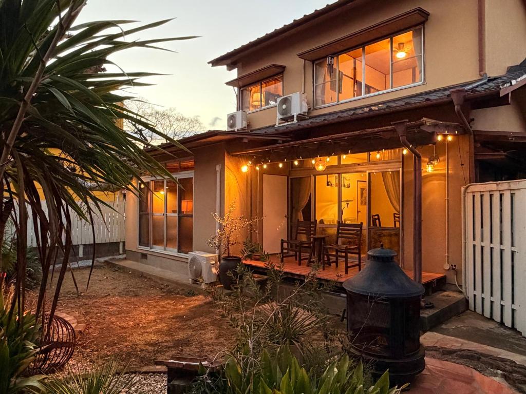 a house with a porch with a fire hydrant at Casa di acero in Kikuchi