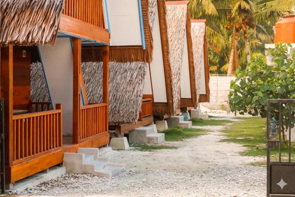 a row of houses on the beach at Baruk Homestay in Katiet