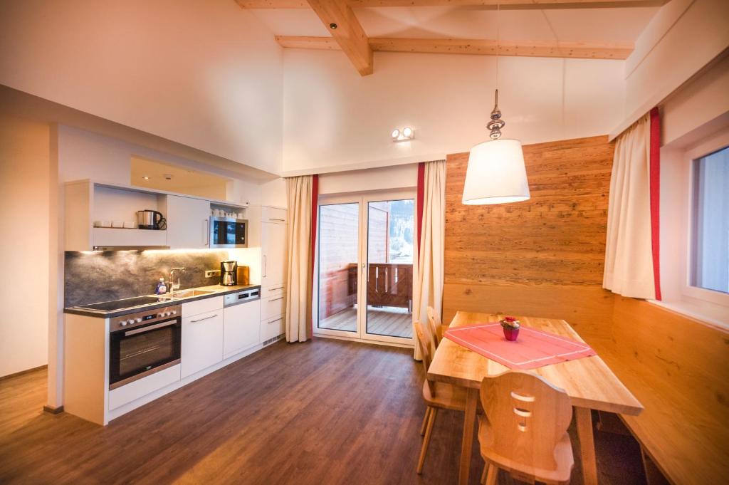Kuchyňa alebo kuchynka v ubytovaní Appartements Die Rifflerin