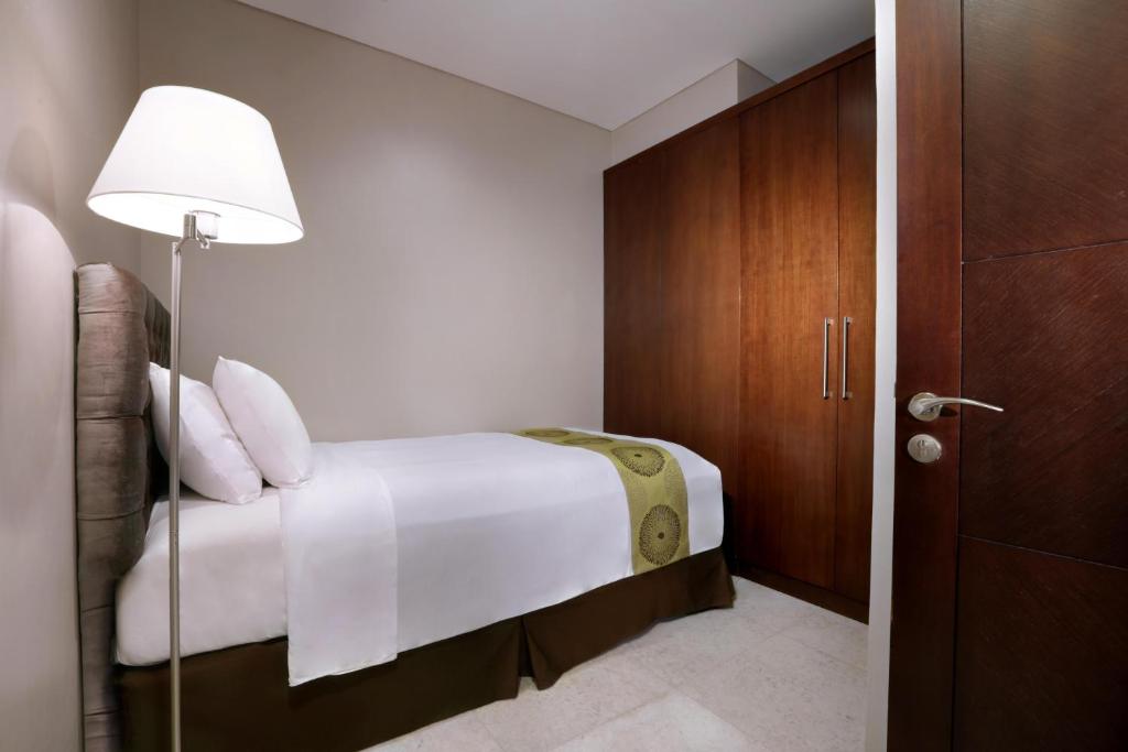 Postel nebo postele na pokoji v ubytování The Grove Suites by Grand Aston