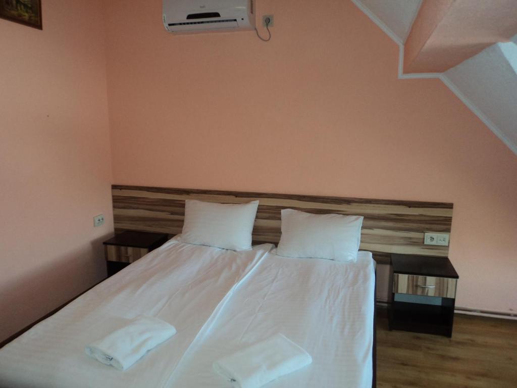 Postel nebo postele na pokoji v ubytování Hotel Restaurant Vizit