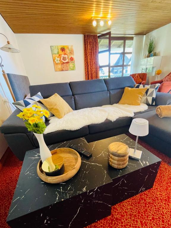 Die CLASSIQUE Suite 65qm - Viel Platz für Ihre Auszeit - Großer Eckbalkon, Badewanne, Vierbeiner- & Familien, Parkgarage -Poseidontherme AppHaus