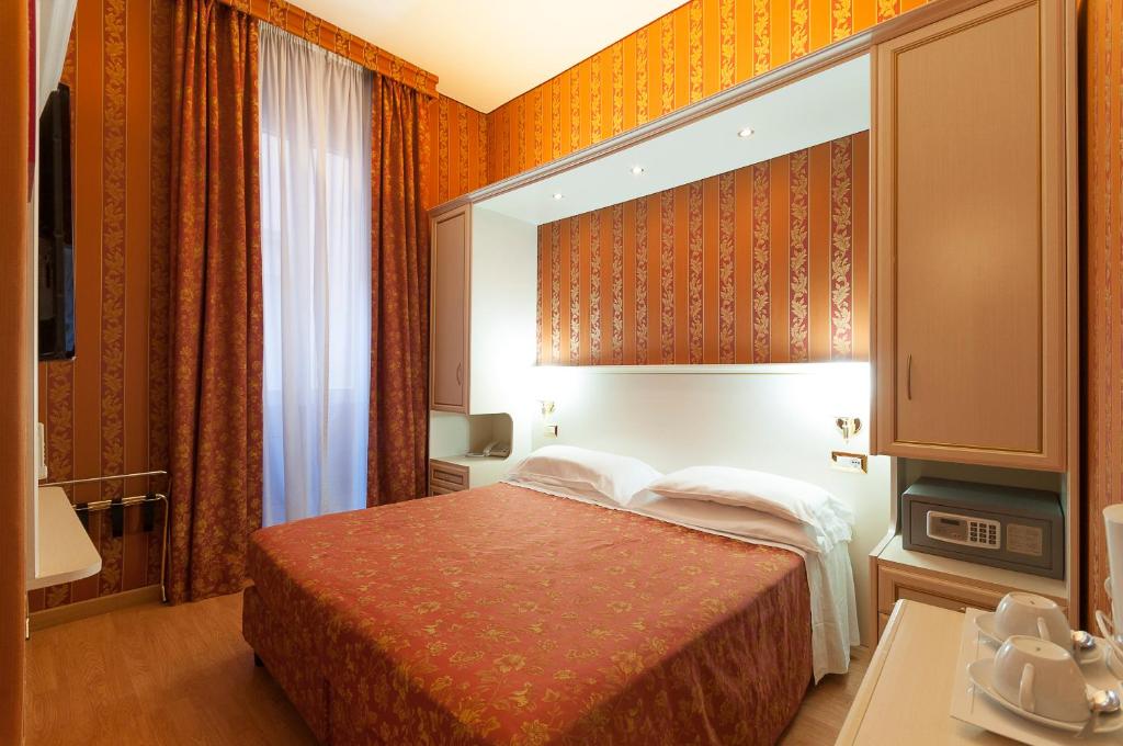 Postel nebo postele na pokoji v ubytování Trevi 41 Hotel