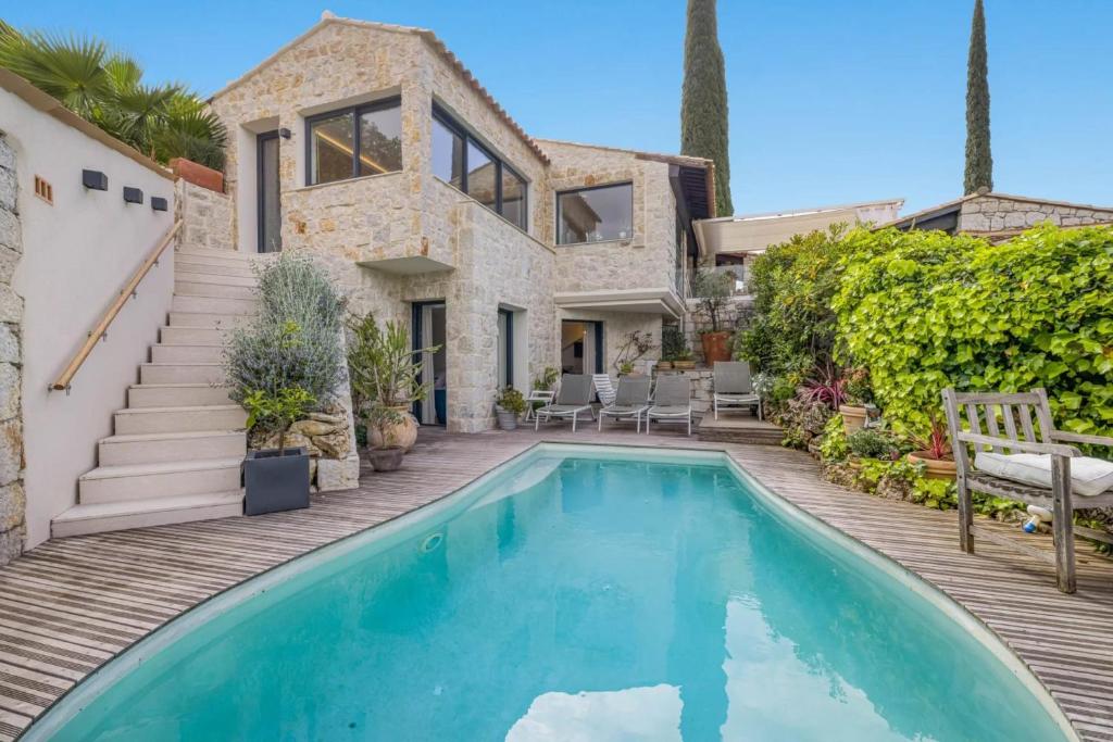 REF 2195 - Stunning contemporary house with pool terraces and sea view