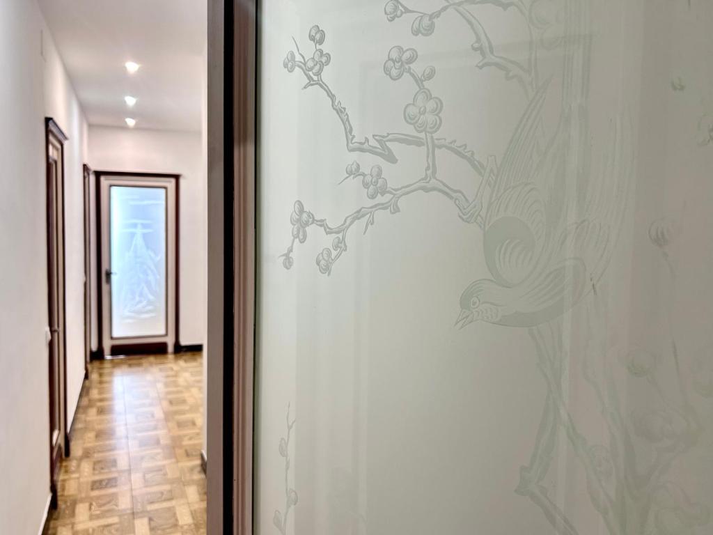 a wall with a drawing of a branch on it at Caliu Tremp in Tremp