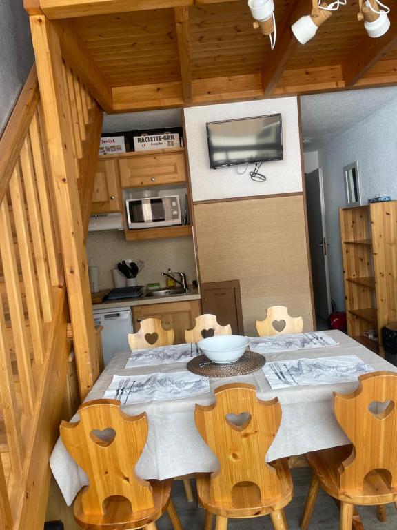 Appartement pour 6 personnes au pied des pistes au calme aux Menuires les Asters