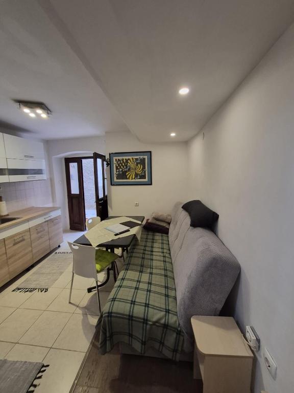 Apartment Sidro — Pogled na ugodnu kuhinju i blagovaonski dio