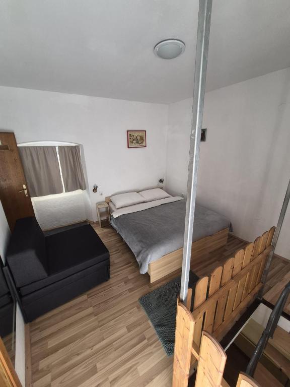 Apartment Sidro — Pogled na galeriju, ograde i stepenice