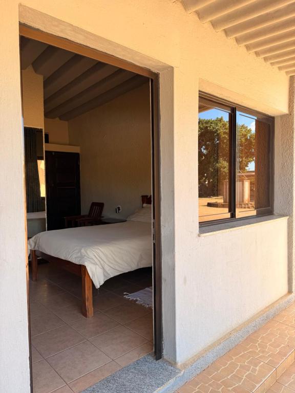 a room with a bed and a window at Executive Manica Hotel in Chimoio