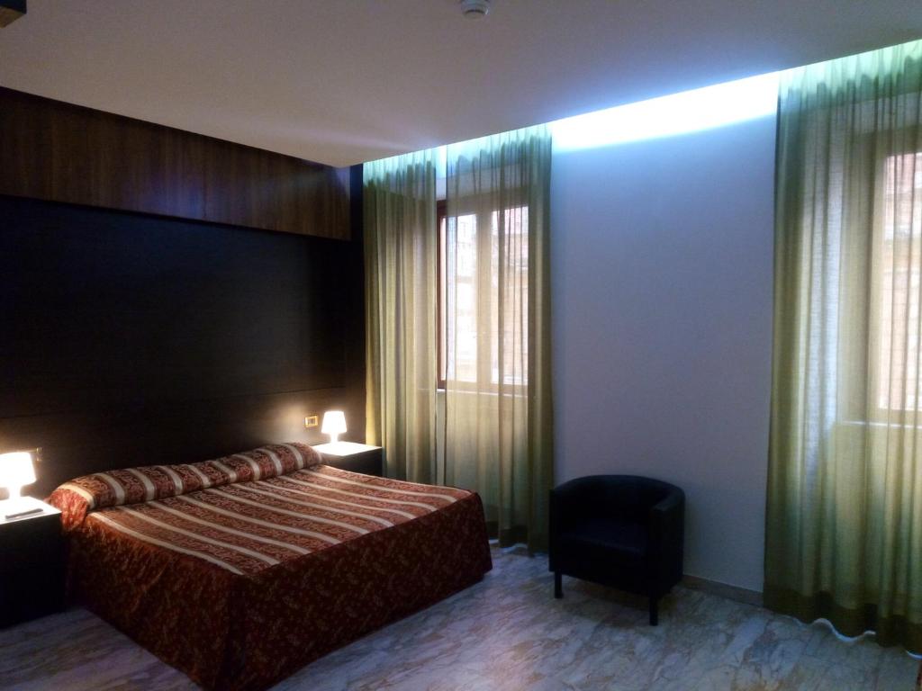 Postel nebo postele na pokoji v ubytování Hotel Milazzo Roma
