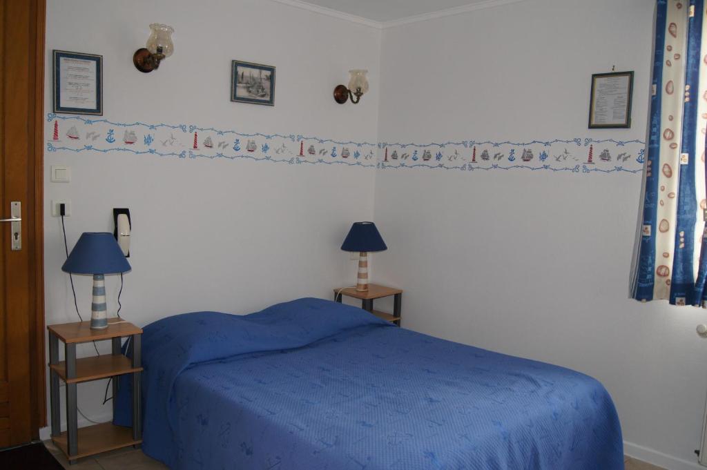 Postel nebo postele na pokoji v ubytování Aux Trois Jean