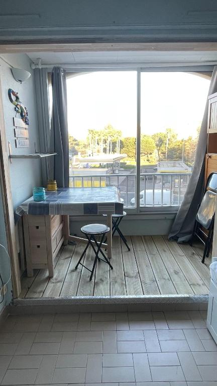 Studio cabine centre port
