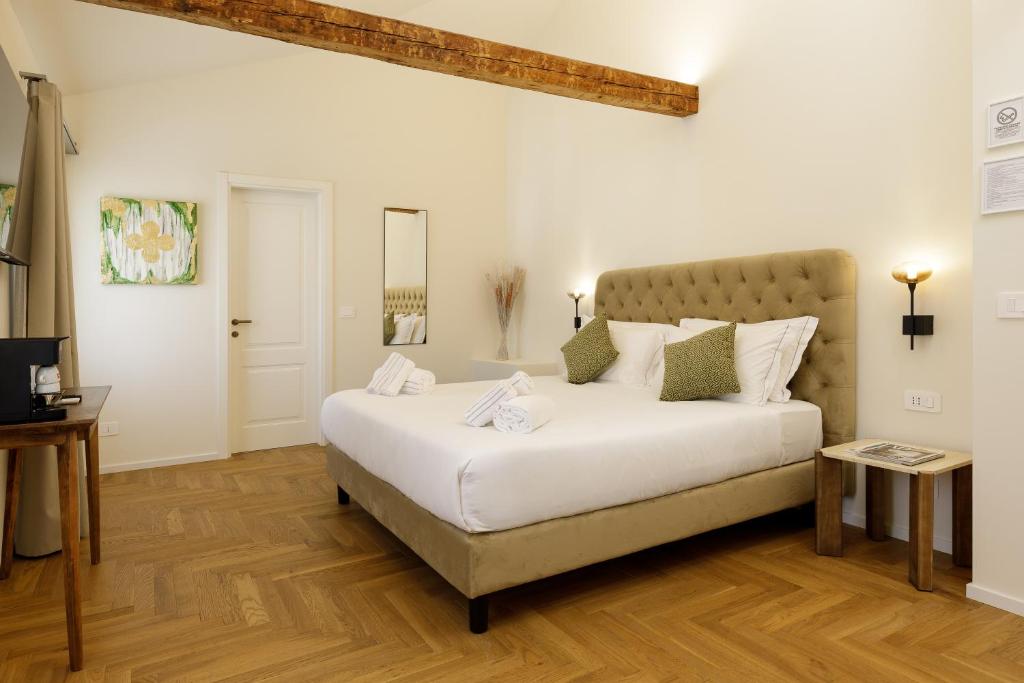 a bedroom with a large white bed in a room at Neris Boutique Rooms in Muggia