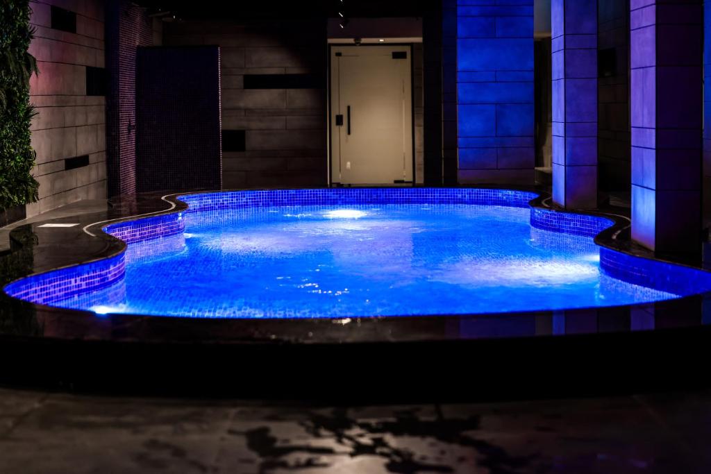 a large swimming pool with blue lights on it at شقق ثري ستار للشقق المخدومة 1 in Riyadh