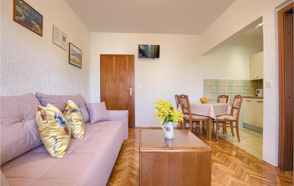 Cozy Apartment In Pula With Wifi
