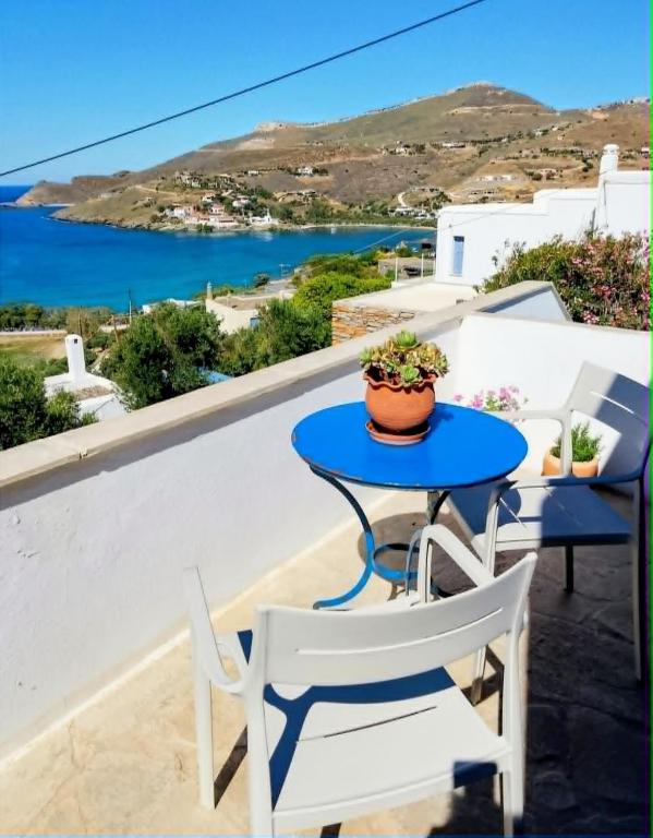 a table and chairs on a balcony with a view of the ocean at Serenity Maisonnette in Otziás