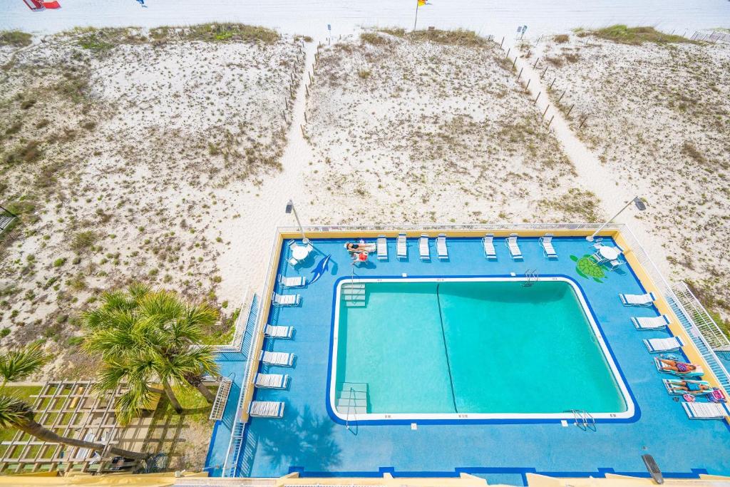 an overhead view of a swimming pool next to the beach at Driftwood Towers 6D condo in Gulf Shores